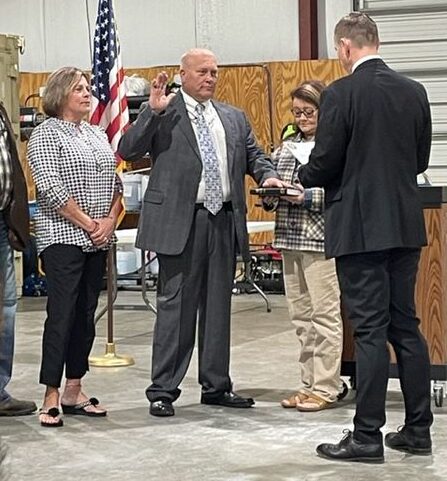 Bill rogers takes the oath. (CCSO photo)