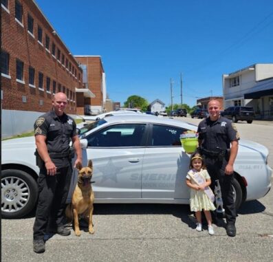 Little Miss Maggie Beasley dropped by the Bladen sheriff's Office to show her appreciation for local law enforcement. (Submitted)
