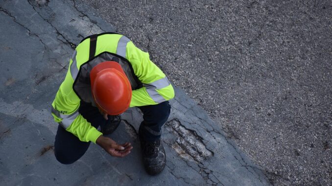 worker-6745180_960_720